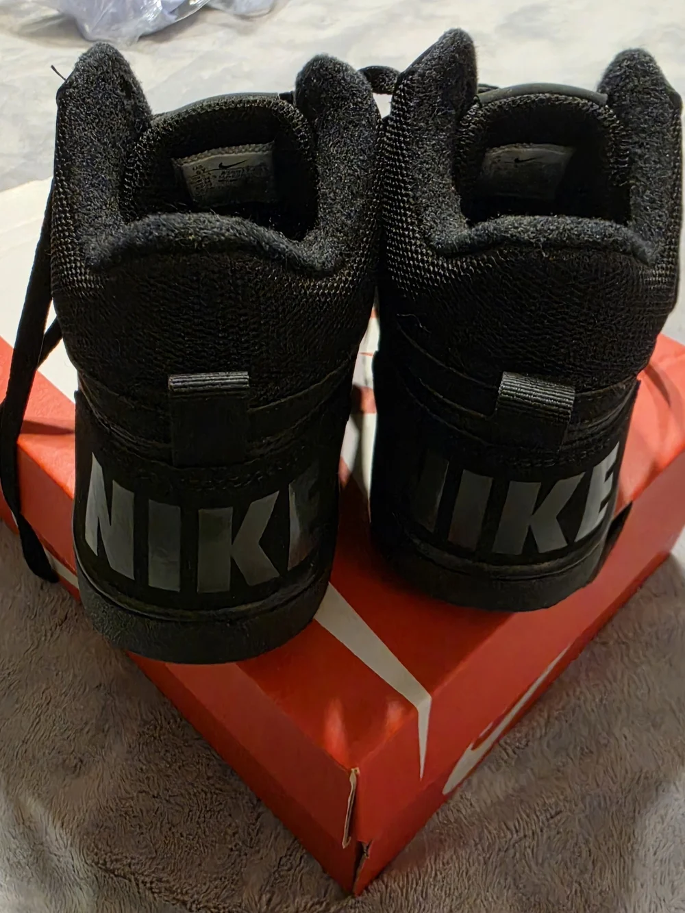 Nike Kids Black High-Top Sneakers with Swoosh SIZE 6Y